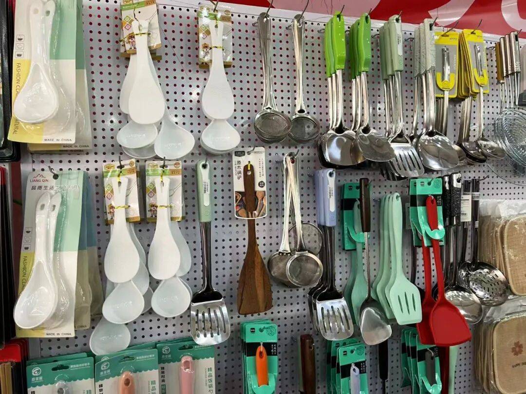 京西購物新地標(biāo)！全城熱捧的‘白菜價’天堂，日用百貨3元起，潮流服飾幾十元帶走