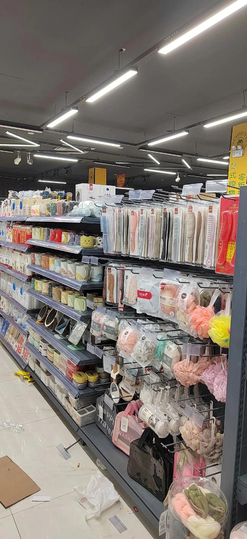 實(shí)體圖鑒 高性價比日用百貨與超市陳列的藝術(shù)